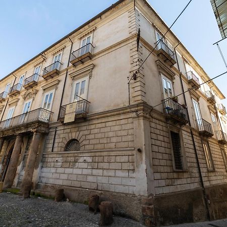 Dimora Storica Giostra Vecchia - Palazzo Grisolia 1809 Cosenza Ngoại thất bức ảnh