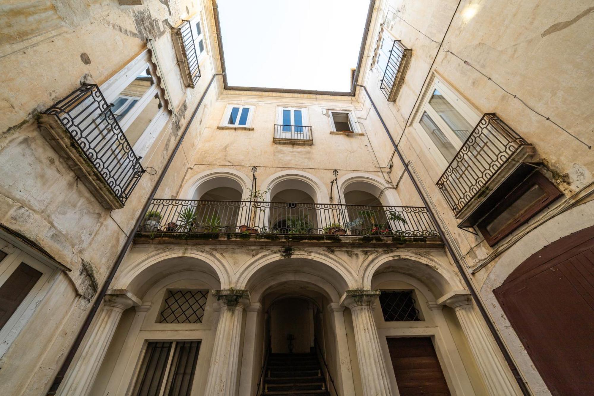 Dimora Storica Giostra Vecchia - Palazzo Grisolia 1809 Cosenza Ngoại thất bức ảnh